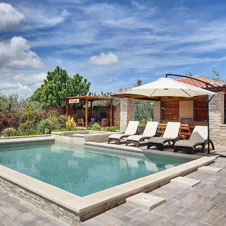 Modern In With Pool * Medulin