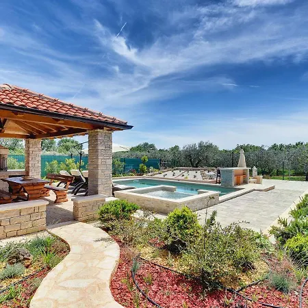 Modern In With Pool Holiday home Medulin