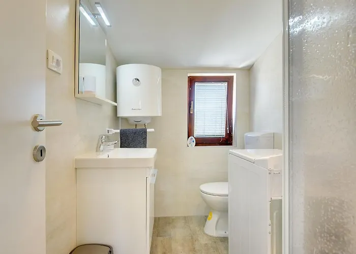 With Pool Near Σπίτι διακοπών