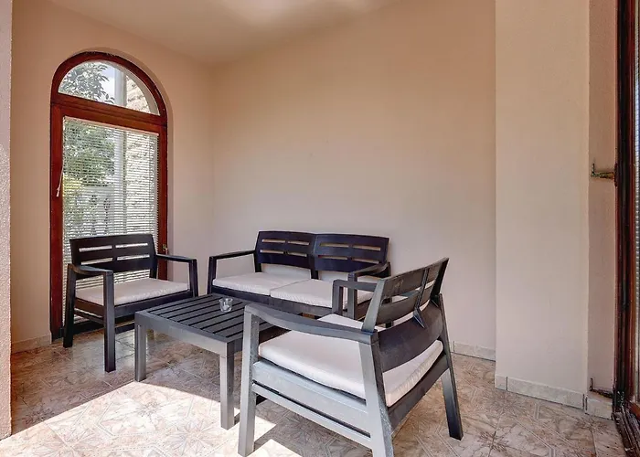 With Pool Near Σπίτι διακοπών